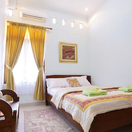 Griya Kedasih Guesthouse Джок'якарта Екстер'єр фото