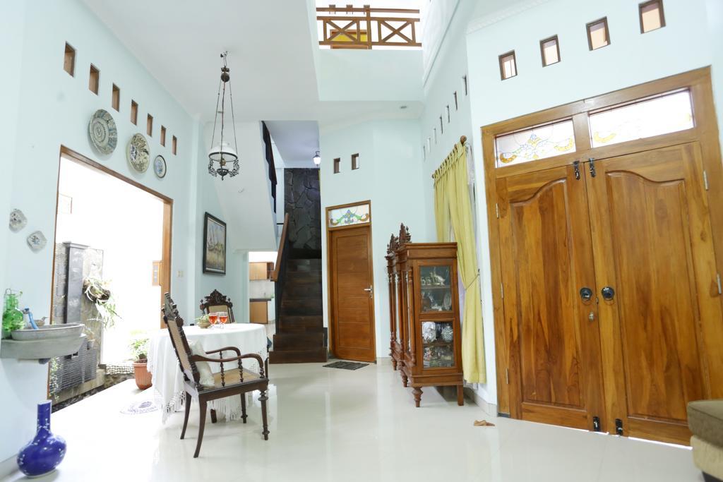 Griya Kedasih Guesthouse Джок'якарта Екстер'єр фото