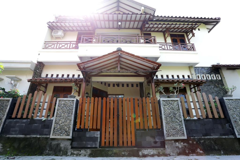 Griya Kedasih Guesthouse Джок'якарта Екстер'єр фото